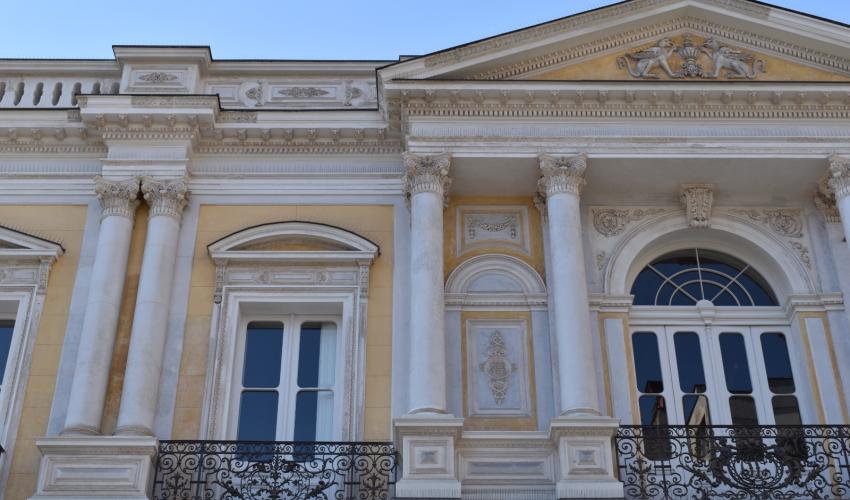 Fachada exterior Palacio Pereira sobre calle Huérfanos