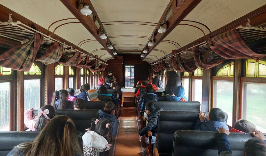 Coche de pasajeros de primera clase I-205 del Museo Ferroviario de Santiago